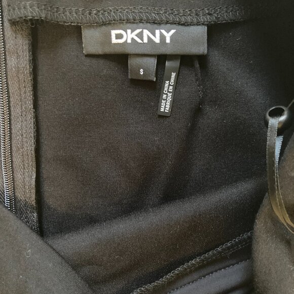 Classic DKNY Skirt - Picture 3 of 4